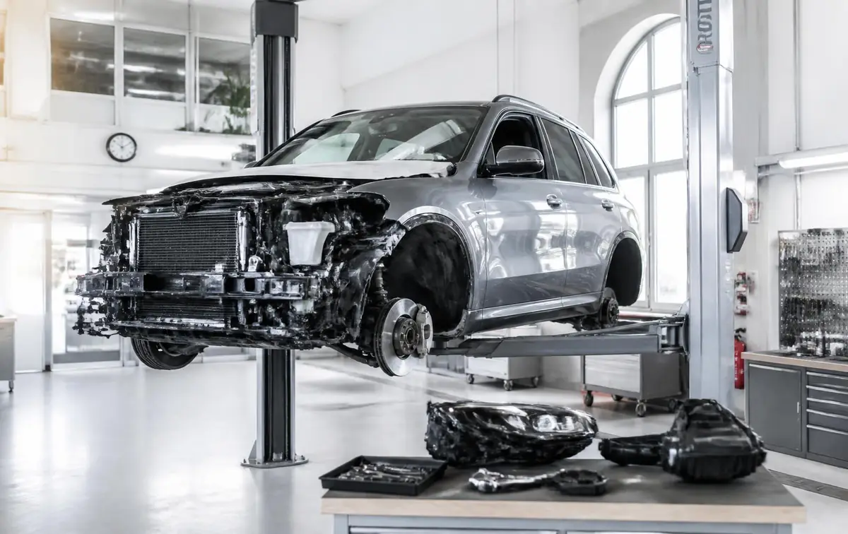 Разборка автомобилей Volvo, Jaguar и Land Rover на складе компании