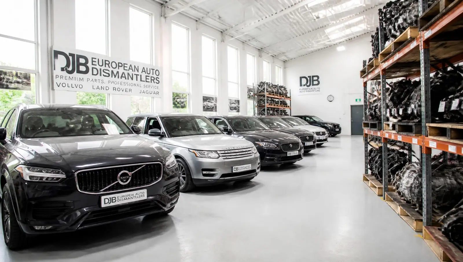 Премиальные внедорожники Land Rover и Volvo на складе авторазборки
