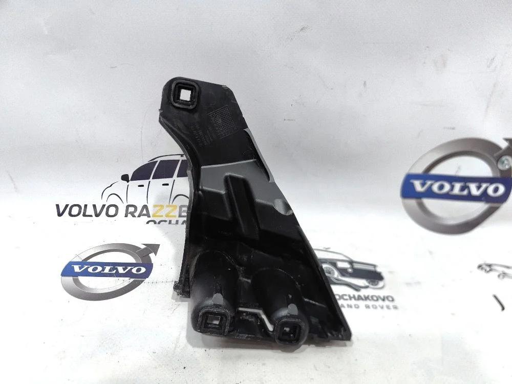 Кронштейн заднего бампера правый Volvo V70 P2 рест